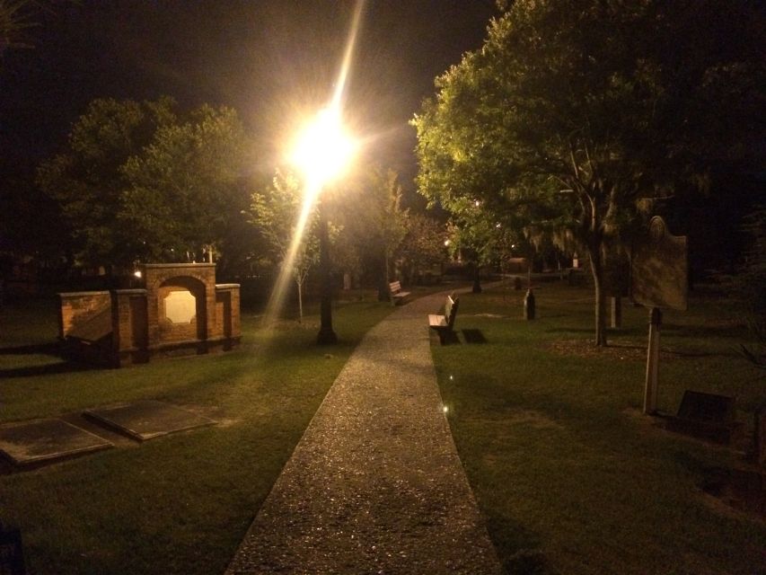 Savannah: Pub Crawl and Ghost Tour - The 7:30 pm Sweet Spot for Savannah’s Haunted Atmosphere