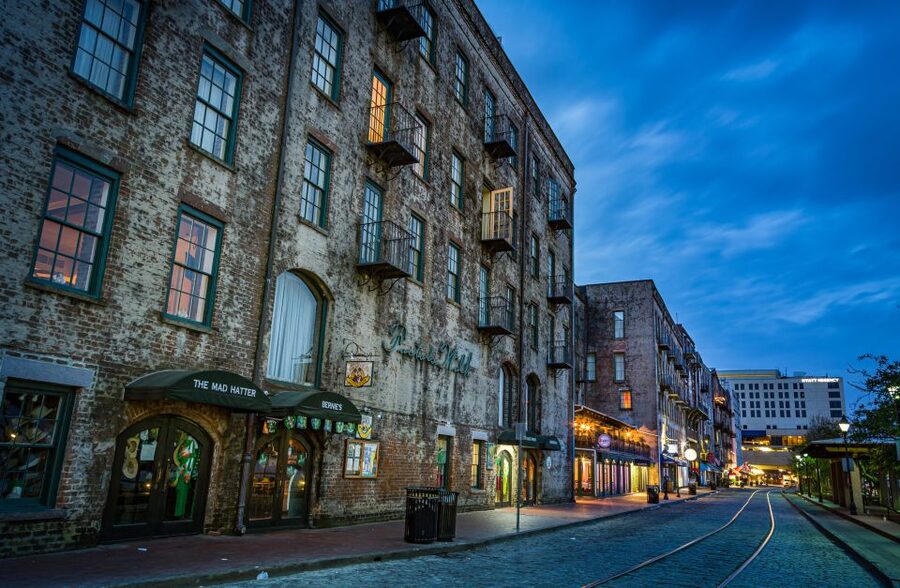 Savannah: True Crime Pub Crawl - What You Get for $35: A Guide-First Tour (Drinks Are Extra)