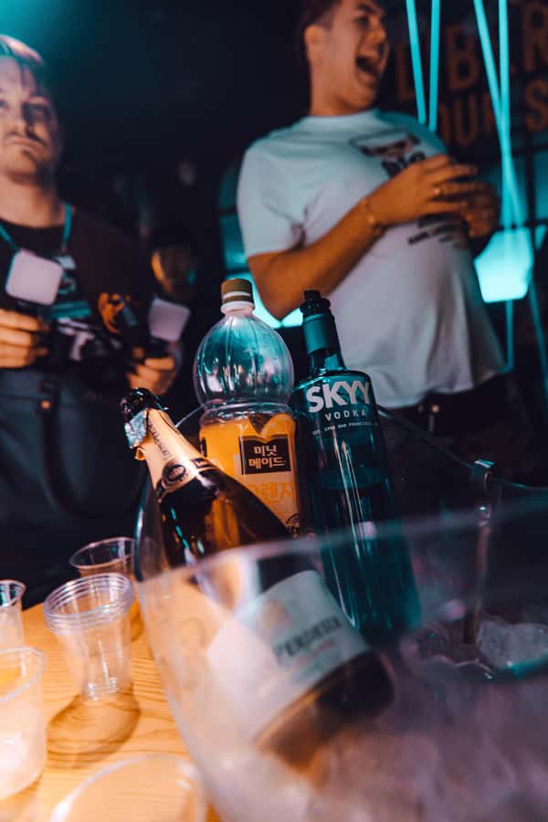 Seoul: Premium Pub Crawl with Limitless Drinks - Entering the night fast: VIP access, express security, and tables