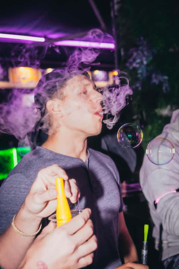 Seoul: Premium Pub Crawl with Limitless Drinks - What’s actually included: complimentary bottles, free entry, and select hookah