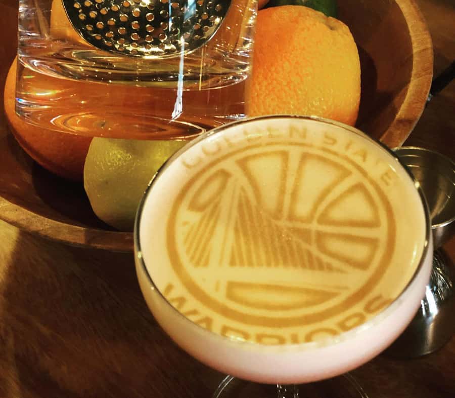 SF Pub Crawl and Clubbing Experience - Meet people fast: how the group vibe works