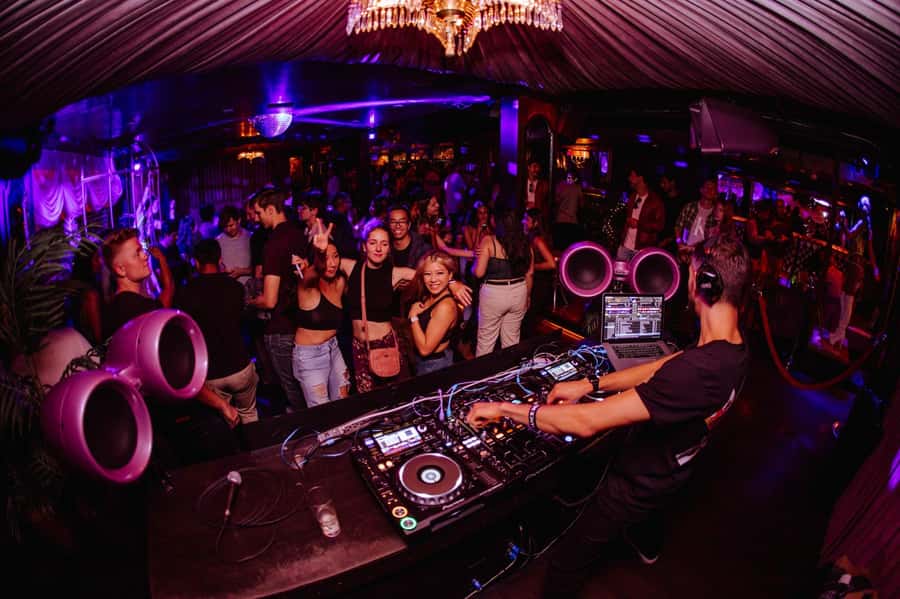 SF Pub Crawl and Clubbing Experience - The 3.5-hour timeline: how the night usually plays out