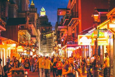 Sin and Tonic Pub Crawl in New Orleans - Where the tour fits in your New Orleans night