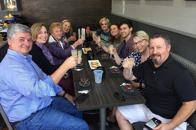 Southern Flavors Food, Pub Crawl, and History Walking Tour - Johnson Square start: the easiest way to get oriented