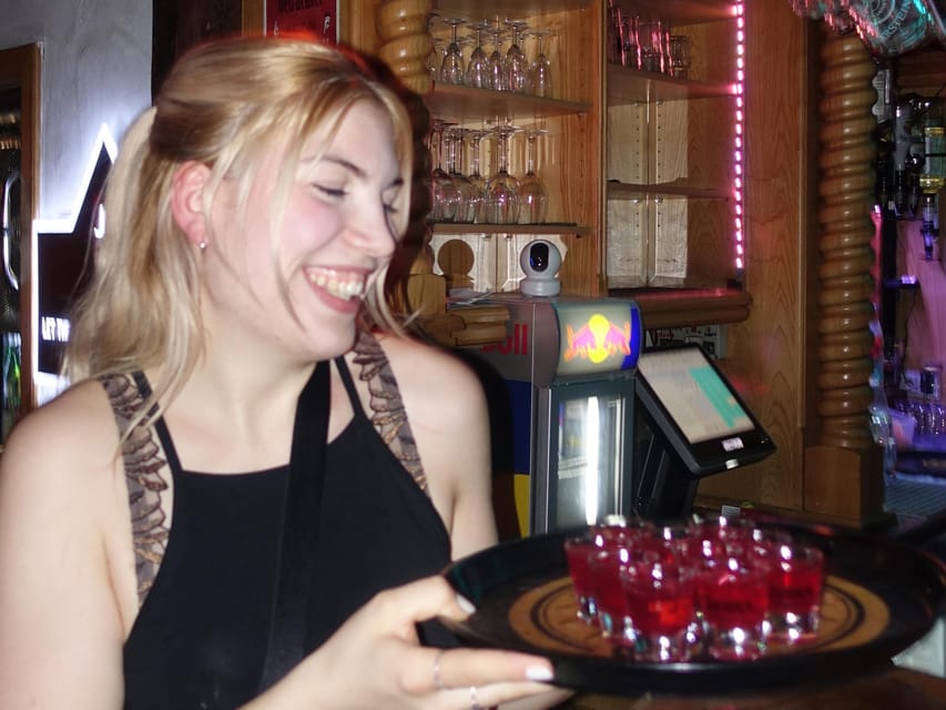 Stuttgart: Private pub crawl with insider-guide & free shots - Stop by Stop: What Each Hour Feels Like