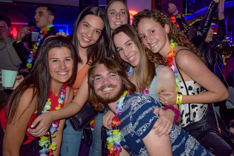 Sydney: Big Night Out Pub Crawl with Local Party Hosts - Included drinks, discounts, and the limits of a set menu