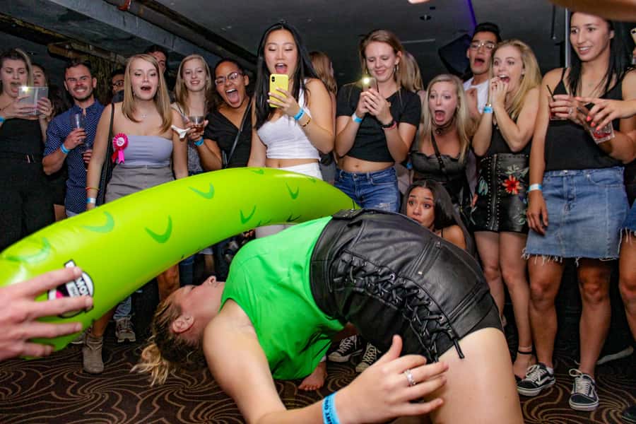Sydney: Big Night Out Pub Crawl with Local Party Hosts - Games, prizes, and party photos: how the crawl keeps you social