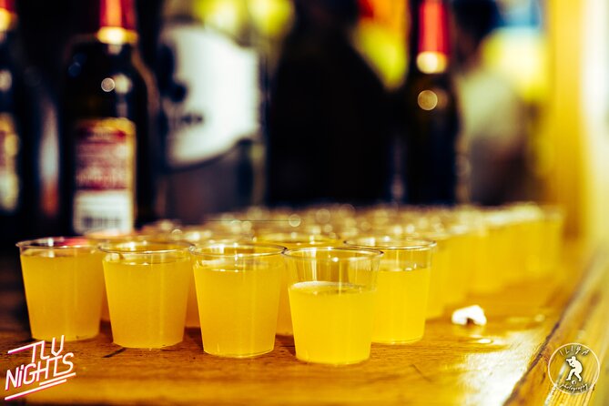 Tel Aviv Pub Crawl - Tel Aviv Pub Crawl on Rothschild Boulevard: the vibe and the value
