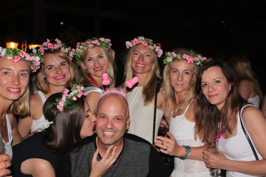 Tel Aviv: Pub Crawl with 4 Stops and Free Shots - Underground and Trendy Bars: What Each Stop Feels Like