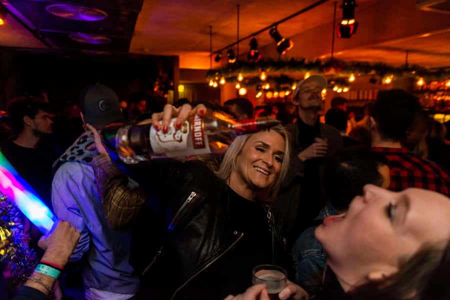 Tel Aviv: Pub Crawl with 4 Stops and Free Shots - Four Stops in Four Hours: How the Crawl Really Flows