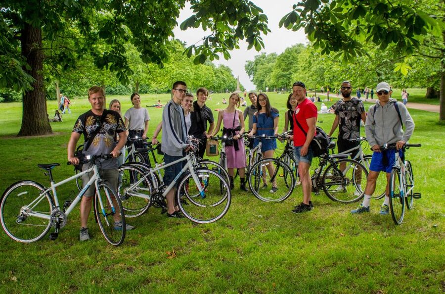The London "Big Six" and a Pub. 5.5 hour tour - Kensington Gardens and Hyde Park: the “easy win” opening stretch