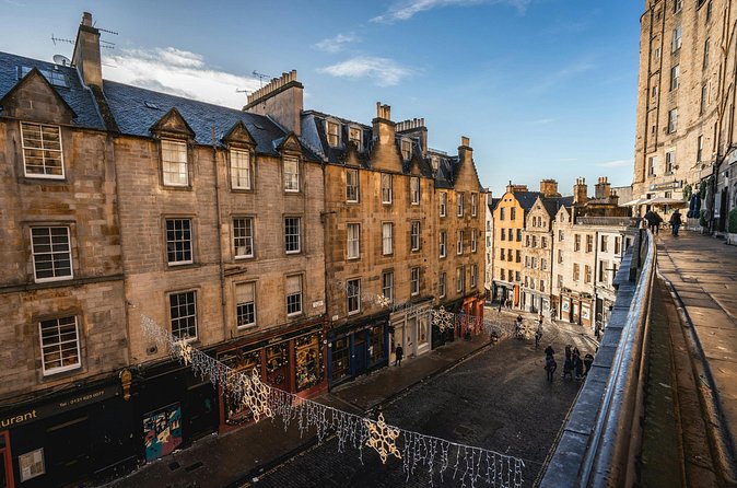 Thirsty for Edinburgh: Scotlands Best Historical Pub Tour - Guide style, group size, and why the pacing feels right