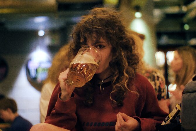 Thursday & Friday Night Pub Crawl for Professionals in Athens - What the hosts and guides add to the experience