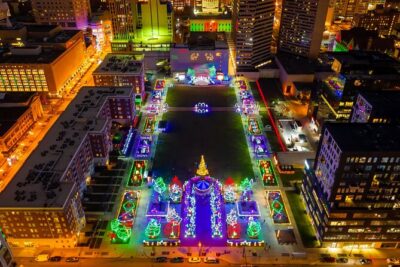 Trolley Pub Holiday Lights Tour in Columbus - Price and value: $30 gets you the trolley experience, not a party package