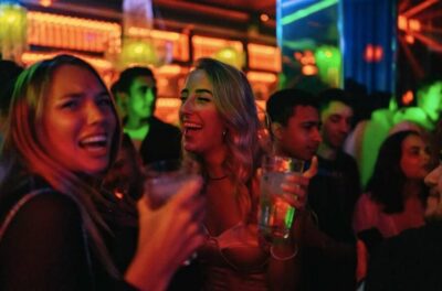Utrecht: Ludwig's Original Pub Crawl with VIP Club Entry - The 4-Hour Plan: 5 Bars Plus VIP Club Entry