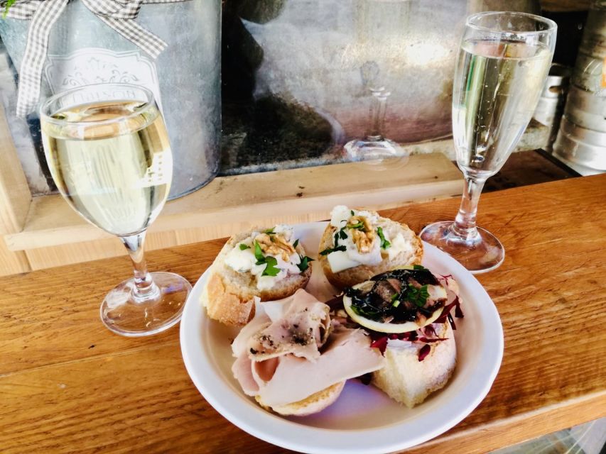 Venice: Venetian Style Carnival Pub Crawl - Stop 2: Cicchetti Tastings That Feel Like Local Snacks, Not Restaurant Portions