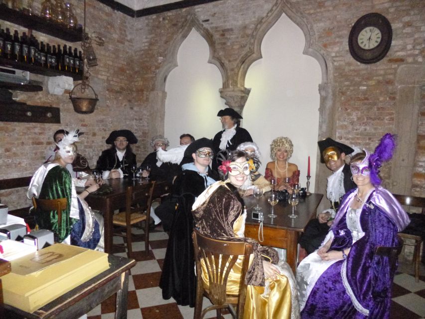 Venice: Venetian Style Carnival Pub Crawl - Comfort and Logistics: When the Crawl Feels Great vs. Just Fine
