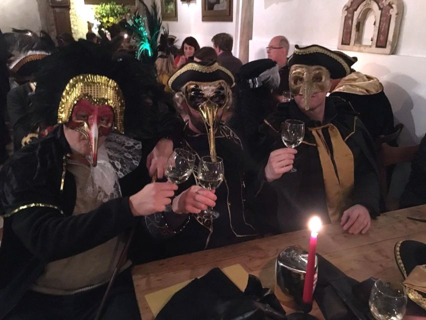 Venice: Venetian Style Carnival Pub Crawl - Meeting at Ca’ Rezzonico: The Easy Start and the Clock