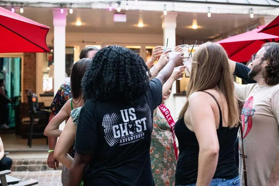 Waikiki Ghosts Boos and Booze Haunted Pub Crawl - How the Waikiki Ghosts, Boos, and Booze crawl plays out in 2 hours