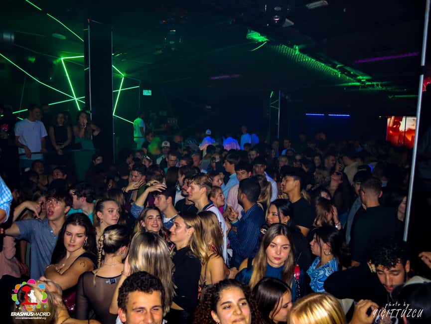 Wild Night Pub Crawl: Free Shots, Games & VIP Club Entry! - Why this Madrid pub crawl works for meeting new people