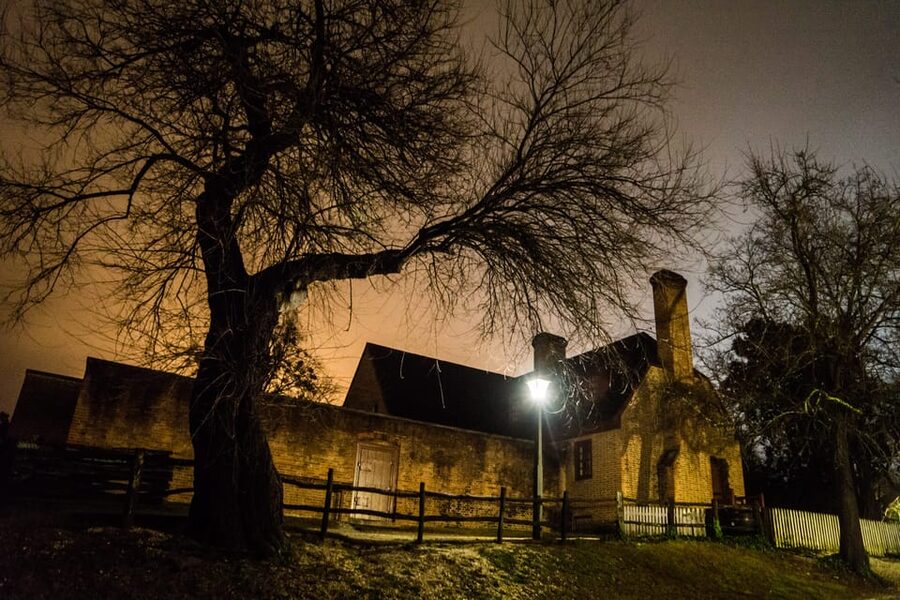Williamsburg: Colonial Ghosts Haunted Pub Crawl - Kimball Theatre: Fallen Soldiers and the Weight of Tragedy