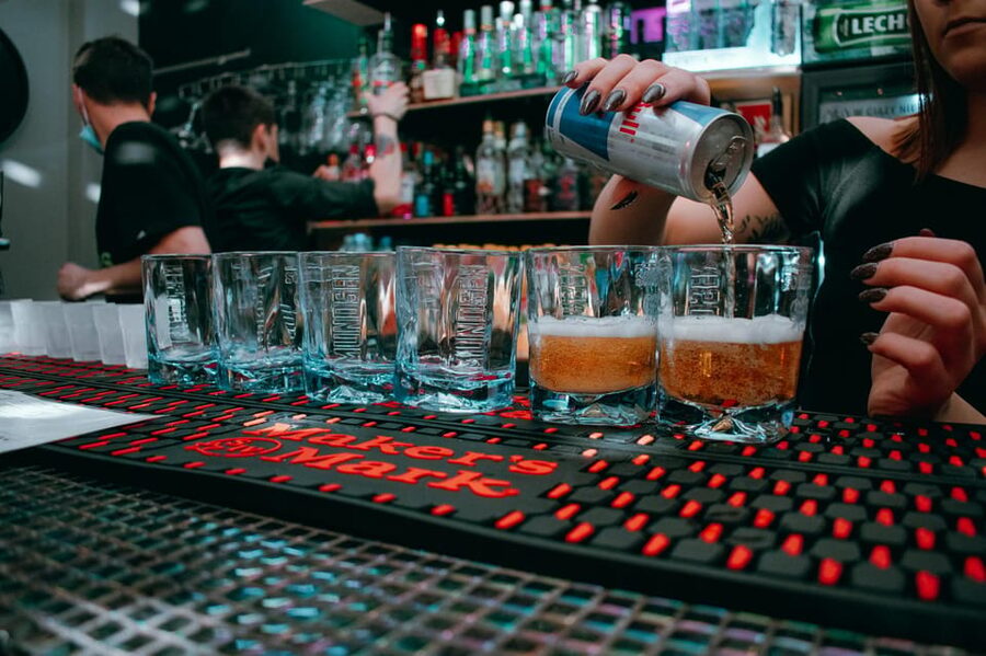 Wroclaw: Pub Crawl with Unlimited Drinks and VIP Club Entry - Lewitacja: the unlimited-drinks hour that sets the tone